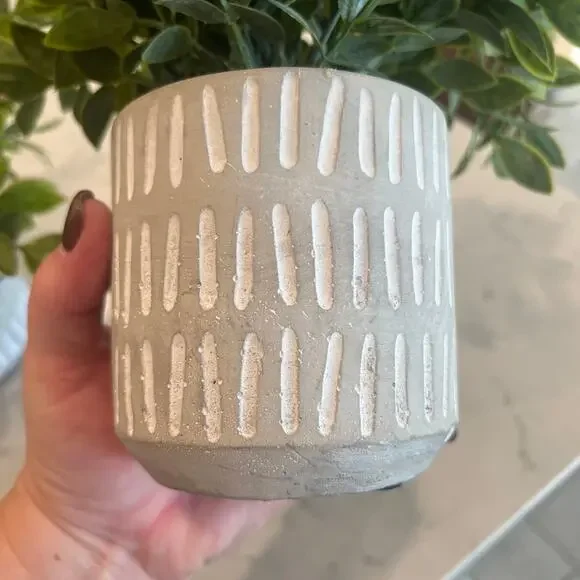 (2) Faux plants - Picture 6 of 9